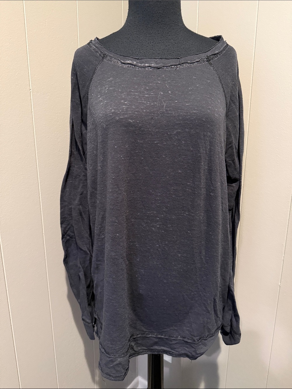 E stem Women’s Small Black Washed Raw-Edge Long Sleeve Crewneck